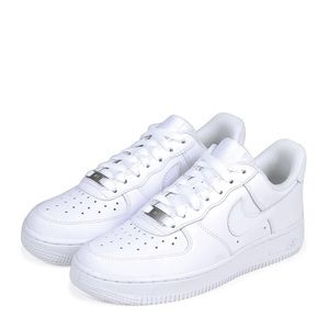 NWT white nike Air Force 1s ‘07
